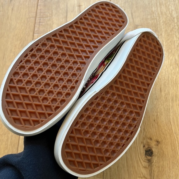 Floral vans - Picture 3 of 3